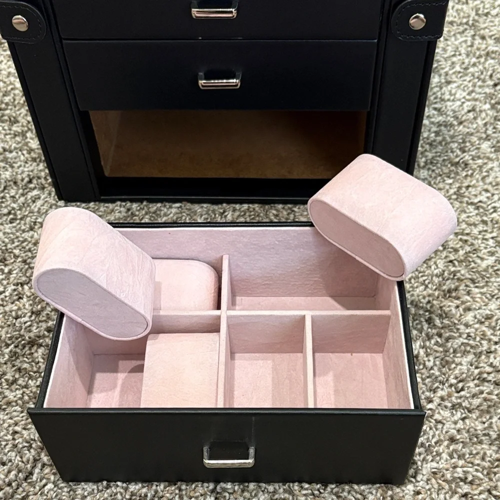 Gorgeous Black Jewelry Organizer Box locking w/ anti-tarnish lining - Picture 2 of 12